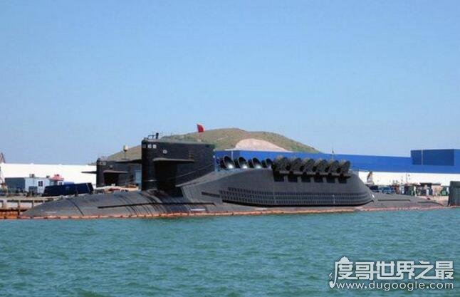 世界上最大的核潜艇，俄罗斯台风级核潜艇(长达172米)