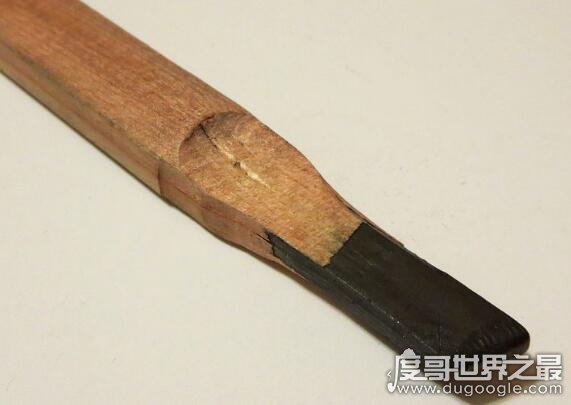 世界上第一支铅笔，是一个叫威廉门罗的木匠制作而成的