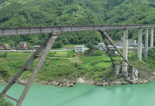 世界跨度最大的钢斜腿刚构铁路桥