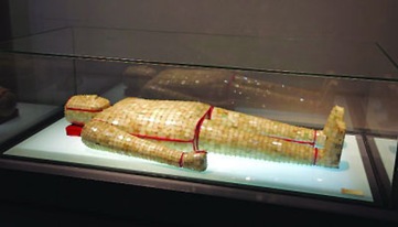 世界最早发现的金缕玉衣