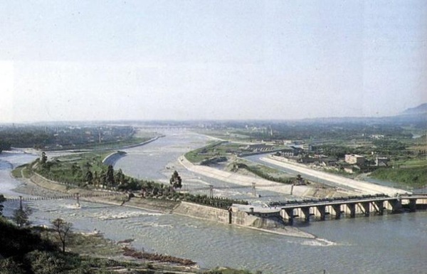 世界最古老的分江水利工程　都江堰