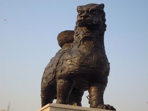 世界最大的沧州铁狮子