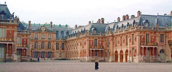 世界上最大的宫殿是法国的凡尔赛宫，居然不是中国故宫