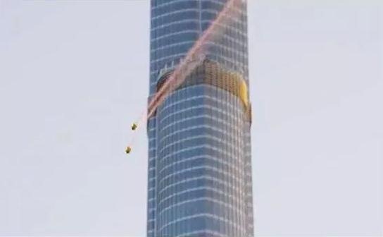 两名法国人从世界最高建筑跳伞 创造新世界纪录