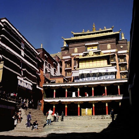 世界最大的铜佛 西藏的强巴佛