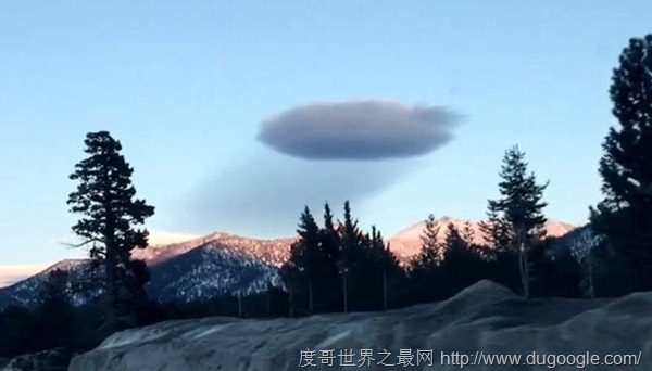 隐藏在云后的UFO！最新太浩湖UFO目击新闻视频