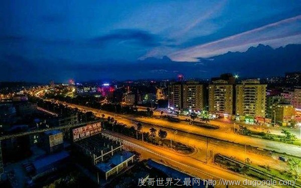 广西的这个小县城，有个我国十大名关，风景秀丽值得一游