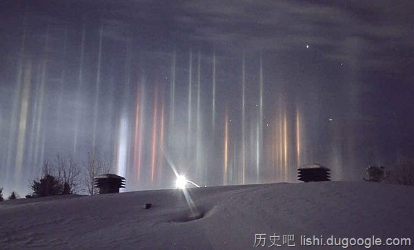 外星人的光芒？加拿大上空的奇怪光柱