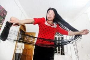世界上头发最长的女人，谢秋萍靠6米长头发暴富