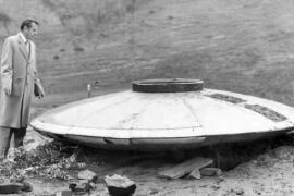 俄罗斯ufo事件外星人之谜，多人目击UFO飞过天空