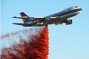 世界上最大的灭火器，波音747客机改造成灭火器专灭森林火灾