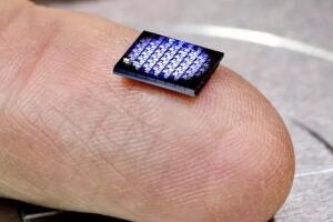 世界最小电脑，全长仅有0.3毫米(比盐粒还小)