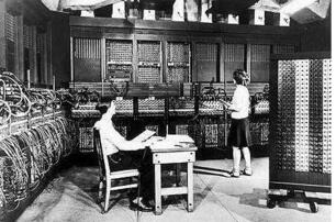 世界第一台计算机，eniac(占地170平米/重达30吨)