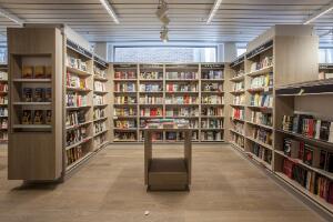 世界上最大的书店，福依尔书店占地面积有15个篮球场那么大