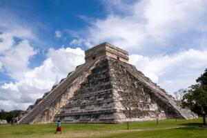 世界上最大的金字塔，墨西哥丘鲁拉城金字塔(是胡夫金字塔2倍)