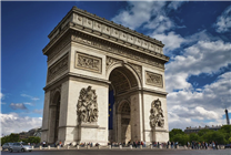 法国花1400万欧元打造艺术品看呆网友：用白布条包裹凯旋门