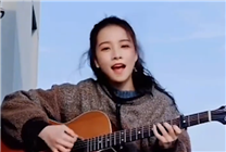 清华AI学生华智冰首次露正脸唱歌：会弹吉他、歌声甜美