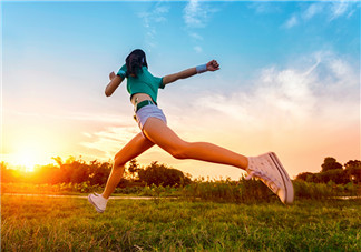 慢跑和快走哪个减肥效果好 同等强度慢跑的燃脂效果更好