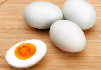 做咸蛋为什么都用鸭蛋 鸭蛋被腌制后营养会发生变化吗
