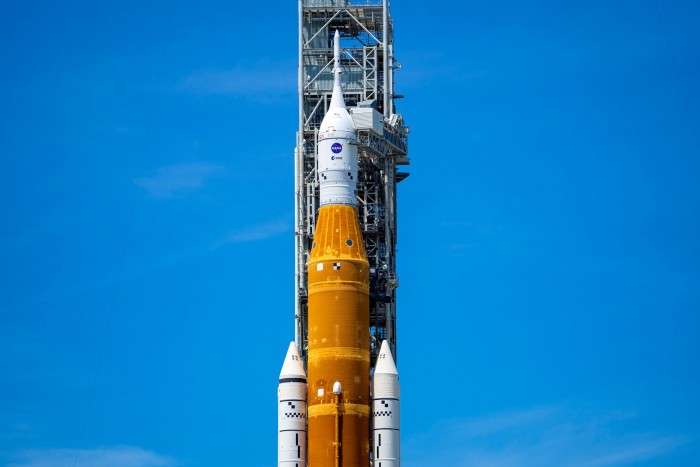 NASA团队更换SLS登月火箭的密封圈 准备进行燃料箱测试