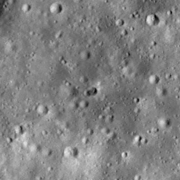 NASA月球勘测轨道器 LRO 在月表观察到神秘双重撞击坑