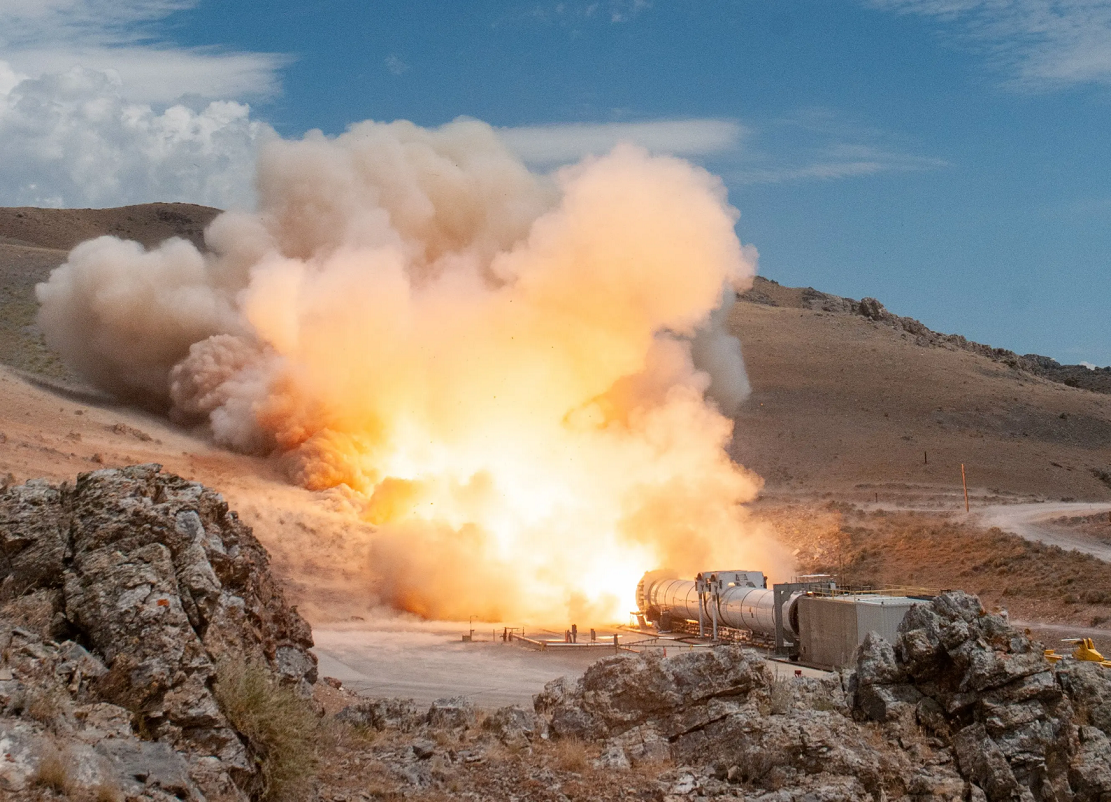 诺斯罗普-格鲁曼发布SLS火箭助推器静态火力测试视频片段