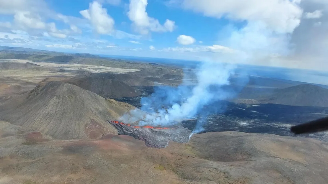 冰岛Fagradalsfjall火山开始喷发 目前未对人类构成威胁
