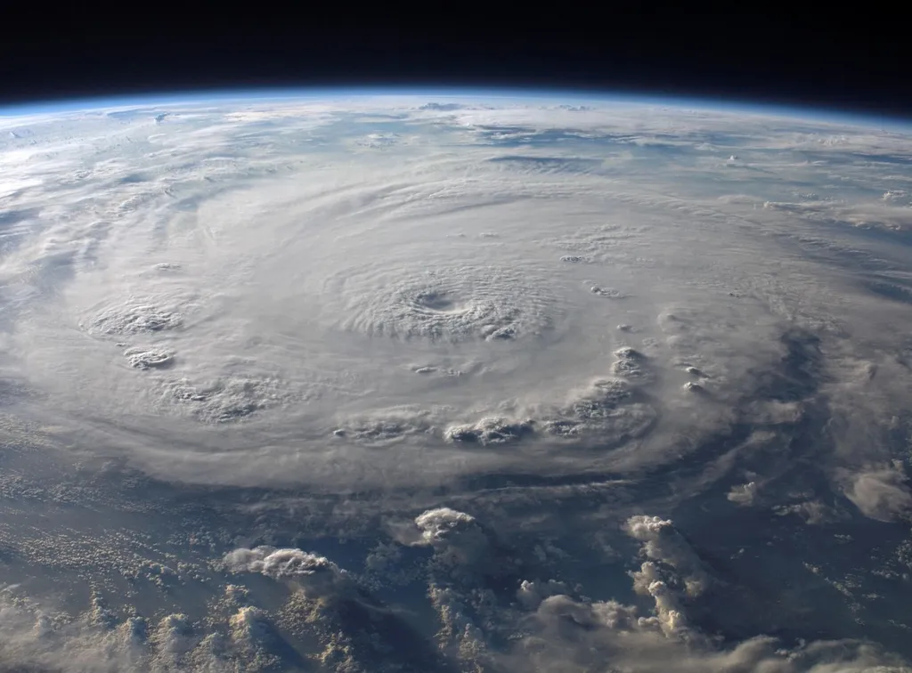 为什么台风有如此巨大的破坏力？中国教授摸清热带气旋的能量来源