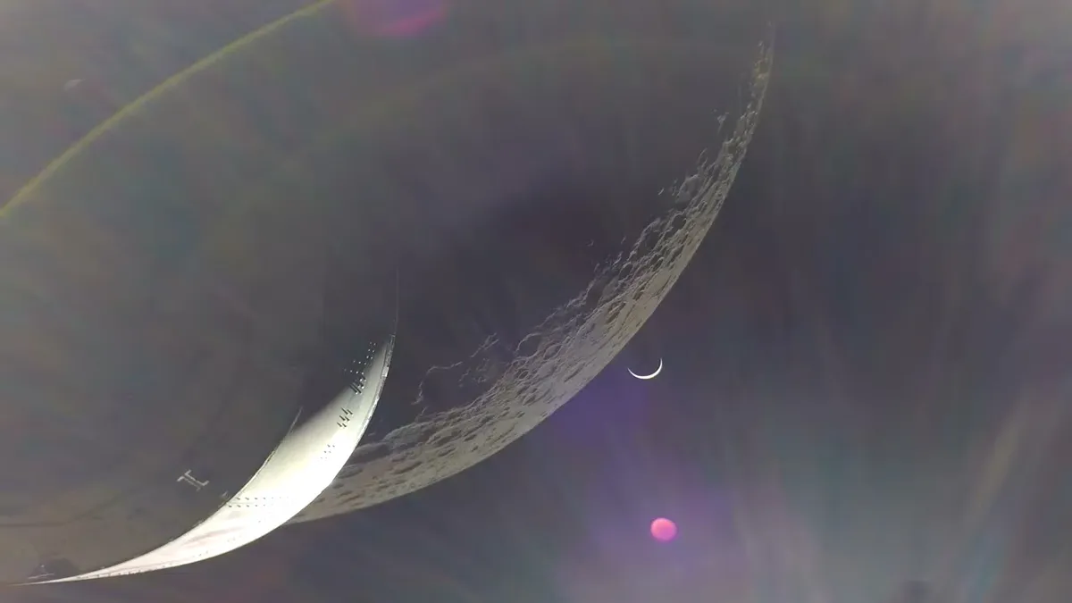 NASA猎户座飞船捕捉到的景色看起来像极了《阿波罗13号》电影海报