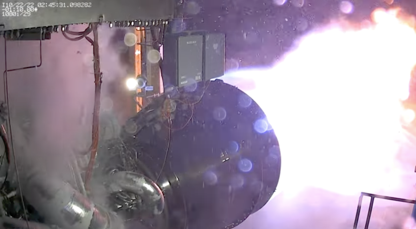 杰夫·贝索斯的蓝色起源航天公司通过录像展示其BE-4火箭发动机