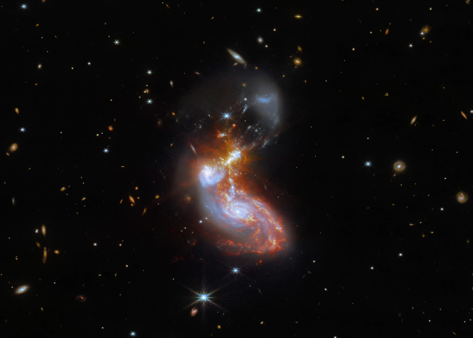 詹姆斯-韦伯望远镜捕捉到惊人的星系合并现象