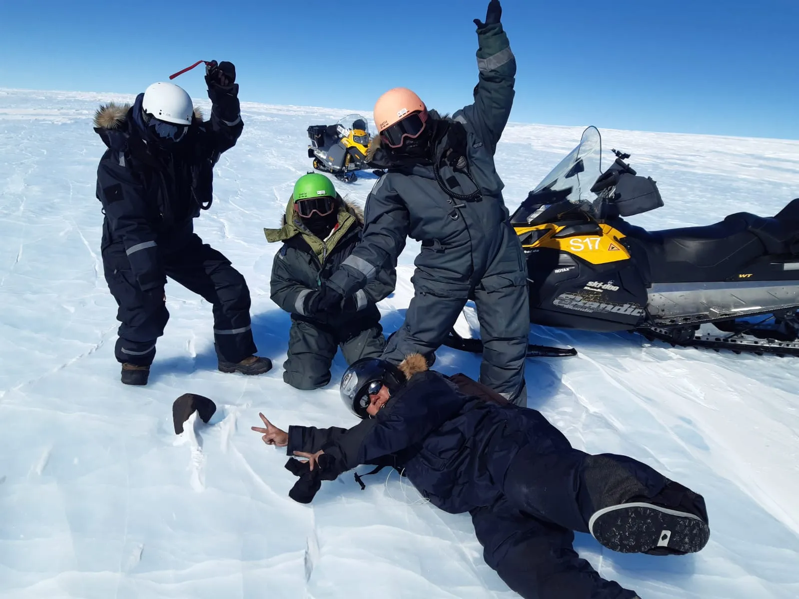 科学家在南极发现异常厚重的陨石