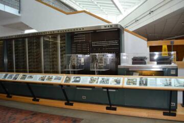 世界上第一台计算机，ENIAC(占地170平/重达30吨)