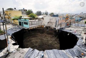 危地马拉天坑直径20米深100米(40层楼高)，造成20人死亡